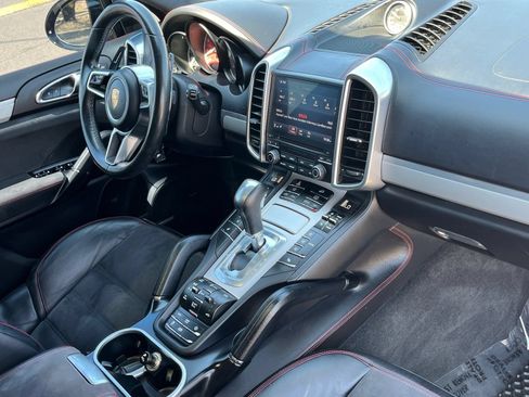 Used 2018 Porsche Cayenne GTS AWD/4WD image 9