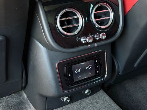 Used 2019 Bentley Bentayga AWD/4WD image 34