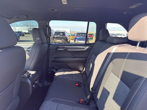 Used 2025 GMC Acadia Elevation image 32