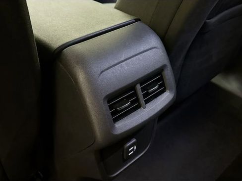 Used 2021 Chevrolet Equinox LT AWD/4WD image 24