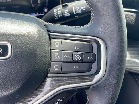 Used 2022 Jeep Wagoneer Series II AWD/4WD image 16