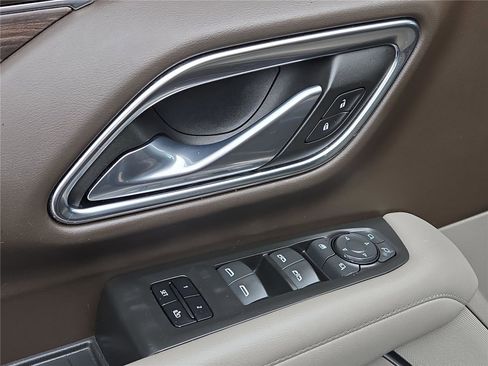 Used 2022 Chevrolet Tahoe LT w/ Luxury Package RWD image 14
