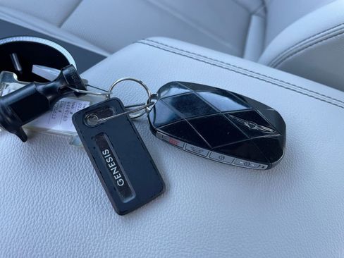 Used 2025 Genesis G70 2.5T image 22