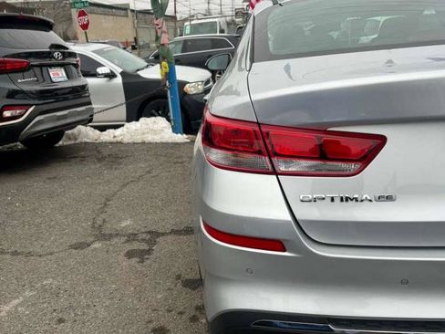 Used 2020 Kia Optima LX image 8