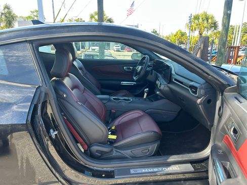 Used 2024 Ford Mustang Premium image 9