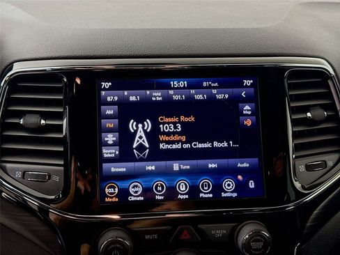 Used 2020 Jeep Grand Cherokee Laredo w/ 18" Wheel & 8.4" Radio Group AWD/4WD image 7