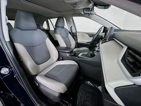Used 2022 Toyota RAV4 XLE w/ Convenience Package image 27