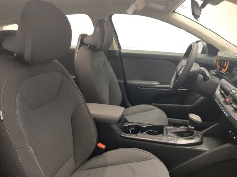 Used 2025 Kia K4 FWD image 21