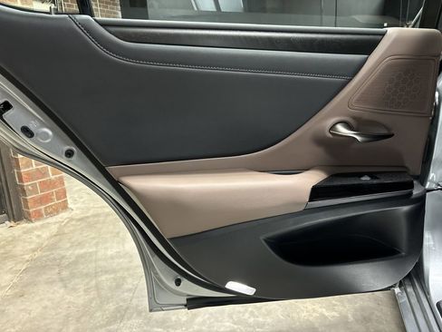 Used 2022 Lexus ES 300h w/ Premium Package image 49