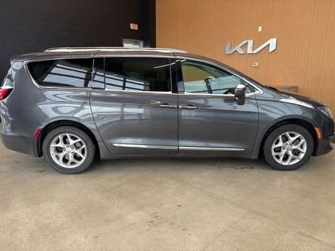 Used 2019 Chrysler Pacifica Touring-L w/ Tire & Wheel Group image 16