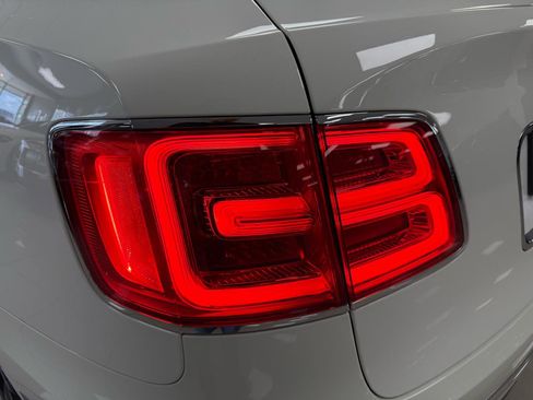 Used 2018 Bentley Bentayga Mulliner AWD/4WD image 40