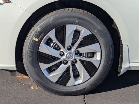 New 2025 Nissan Altima 2.5 S image 9