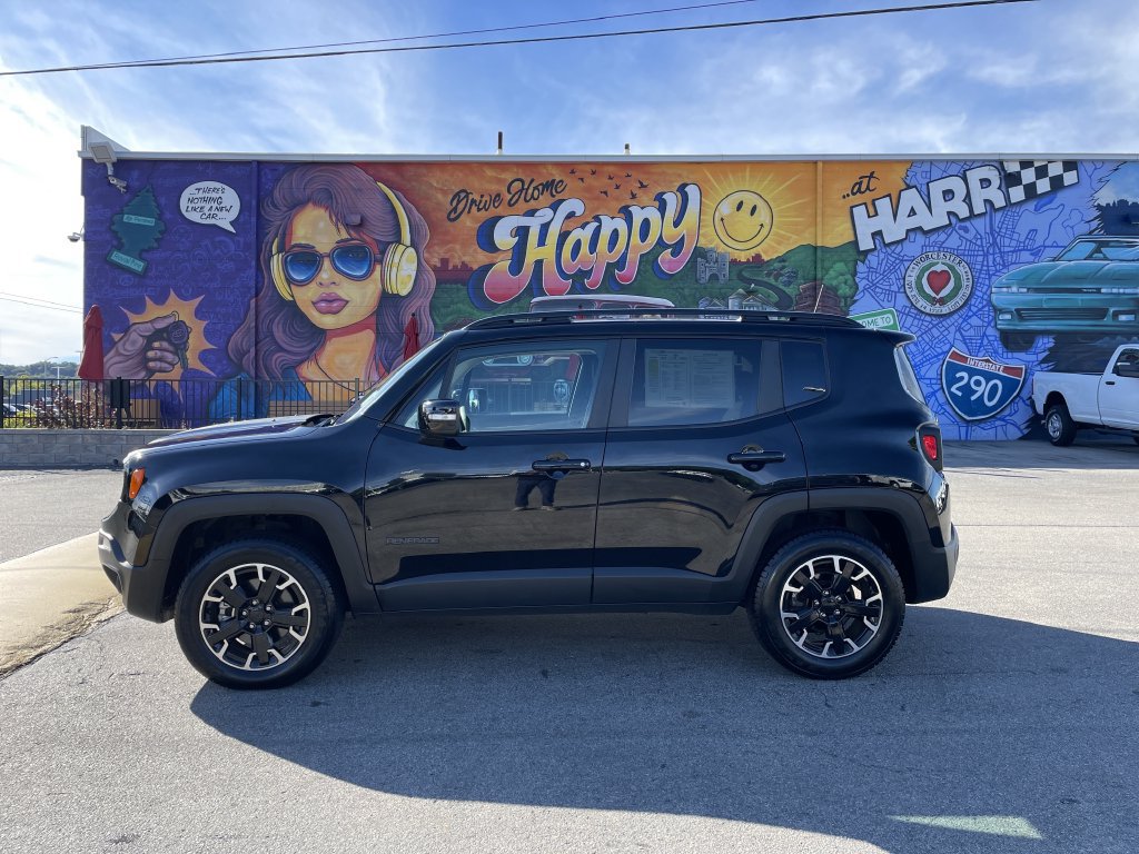 Used 2023 Jeep Renegade Latitude AWD/4WD image 2