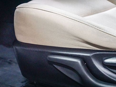 Used 2014 Toyota Corolla LE image 21