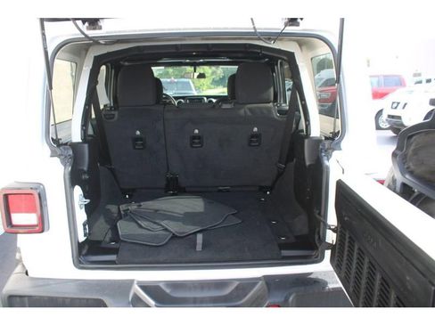 Used 2021 Jeep Wrangler Unlimited Sahara image 7