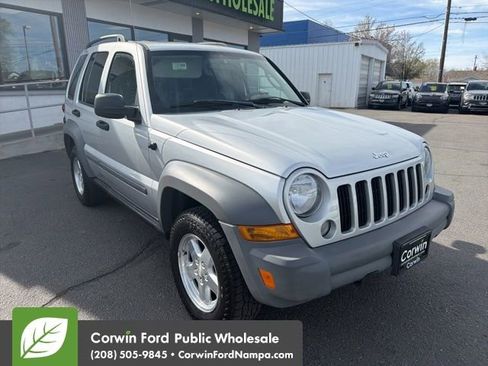 Used 2005 Jeep Liberty Sport image 3