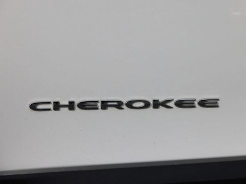 Used 2019 Jeep Cherokee Limited image 34