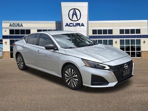 Used 2024 Nissan Altima 2.5 SV AWD/4WD image 1