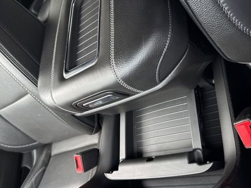 Used 2023 GMC Yukon XL Denali image 29