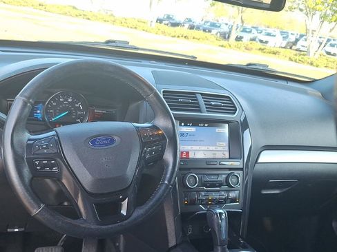 Used 2017 Ford Explorer XLT w/ Equipment Group 202A image 2