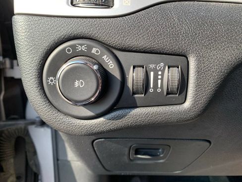 Used 2018 Jeep Cherokee Trailhawk AWD/4WD image 37