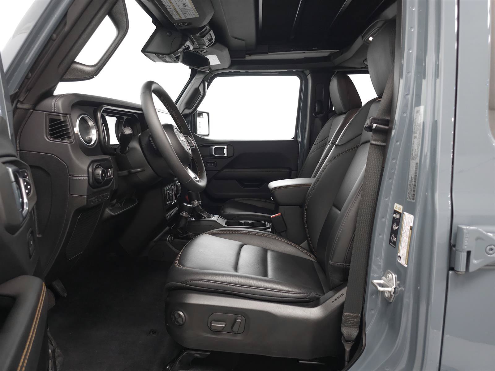 Used 2024 Jeep Wrangler Unlimited Sahara w/ Safety Group AWD/4WD image 4