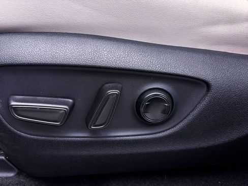 Used 2023 Toyota RAV4 XLE Premium image 19