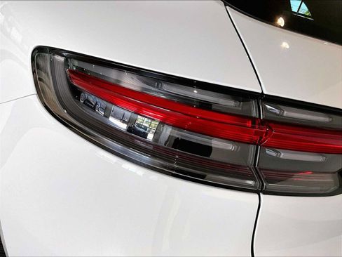 Used 2026 Porsche Macan AWD/4WD image 33