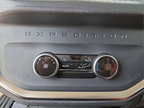 New 2025 Ford Expedition Active image 14