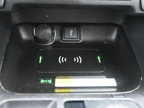 Used 2021 Toyota RAV4 XLE Premium image 32