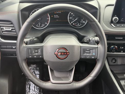 Used 2025 Nissan Rogue SV AWD/4WD image 19