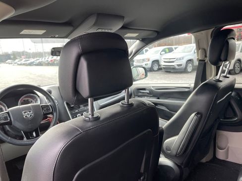 Used 2017 Dodge Grand Caravan SXT image 14