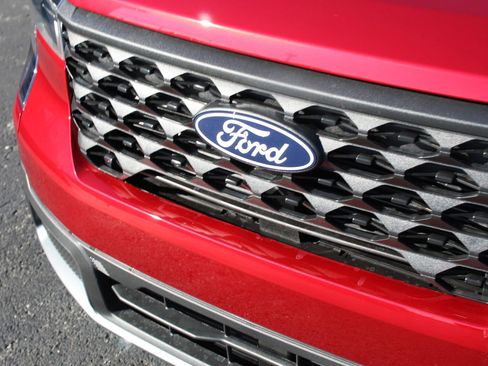 New 2025 Ford Maverick XLT w/ XLT Luxury Package image 9