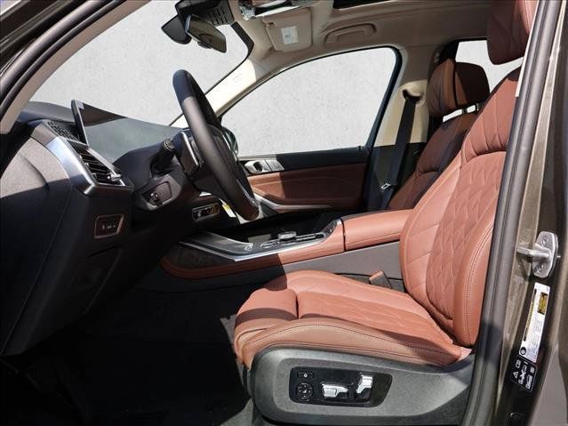 Used 2027 BMW X7 xDrive40i w/ Executive Package AWD/4WD image 4