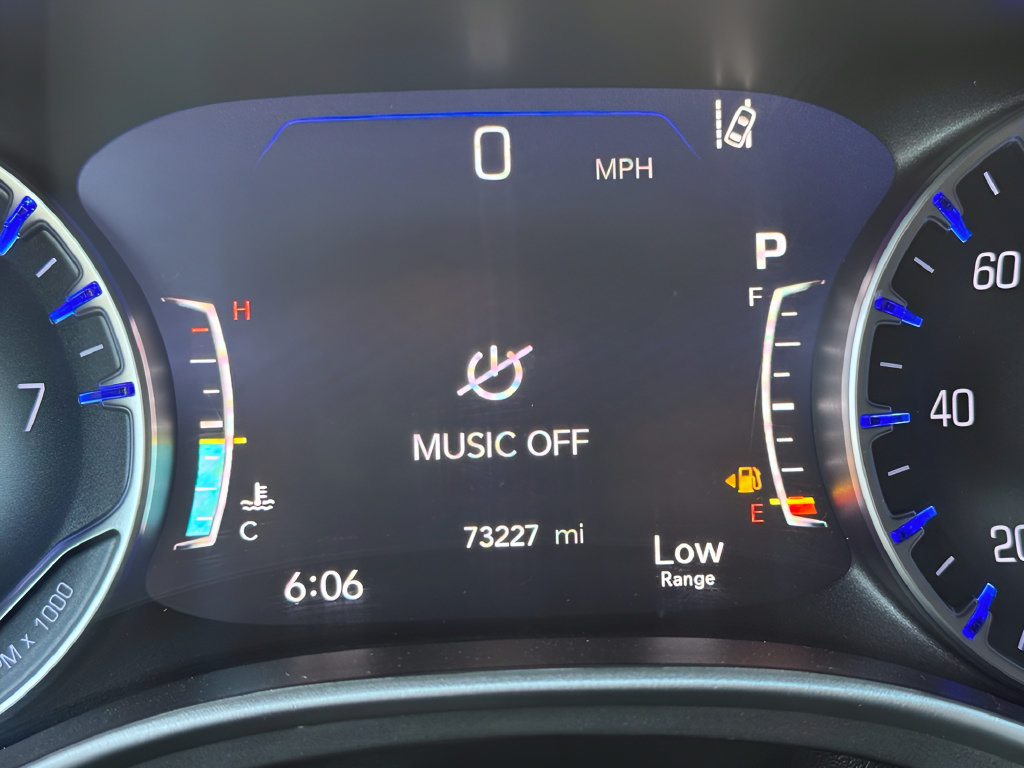 Used 2023 Chrysler Pacifica Touring-L FWD image 14