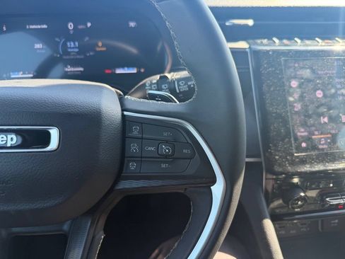 Used 2025 Jeep Grand Cherokee Altitude AWD/4WD image 7
