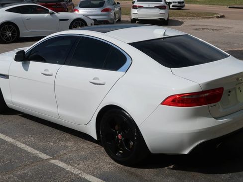 Used 2018 Jaguar XE image 12
