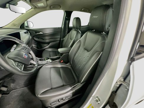 Used 2025 Buick Encore GX Avenir w/ Avenir Technology Package FWD image 13