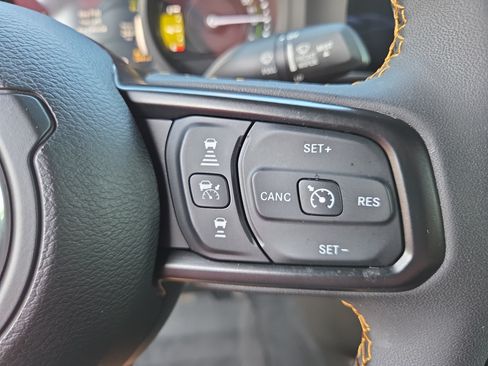 Used 2024 Jeep Wrangler Unlimited AWD/4WD image 28