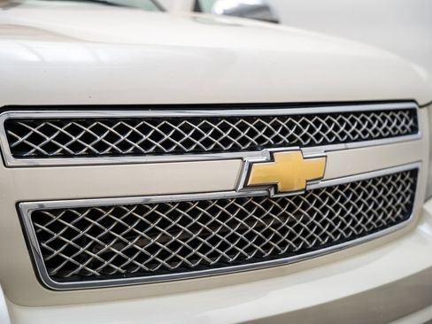 Used 2011 Chevrolet Suburban LTZ AWD/4WD image 11
