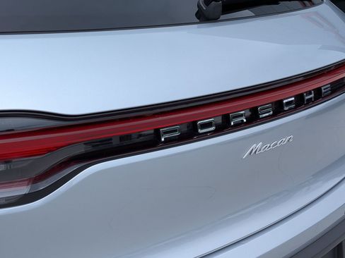 Certified 2024 Porsche Macan AWD/4WD image 13