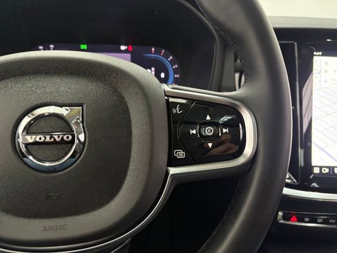 Used 2025 Volvo S60 B5 Plus image 26