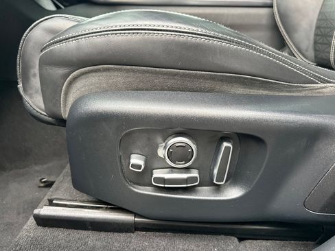 Used 2018 Land Rover Range Rover Velar R-Dynamic HSE image 17