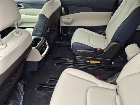 New 2026 Kia Carnival EX image 12