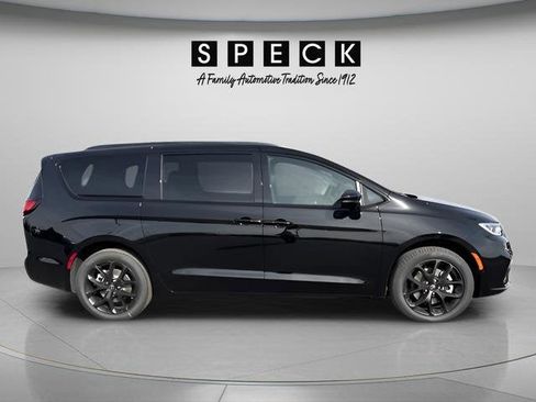 New 2026 Chrysler Pacifica Select w/ S Appearance Package image 6