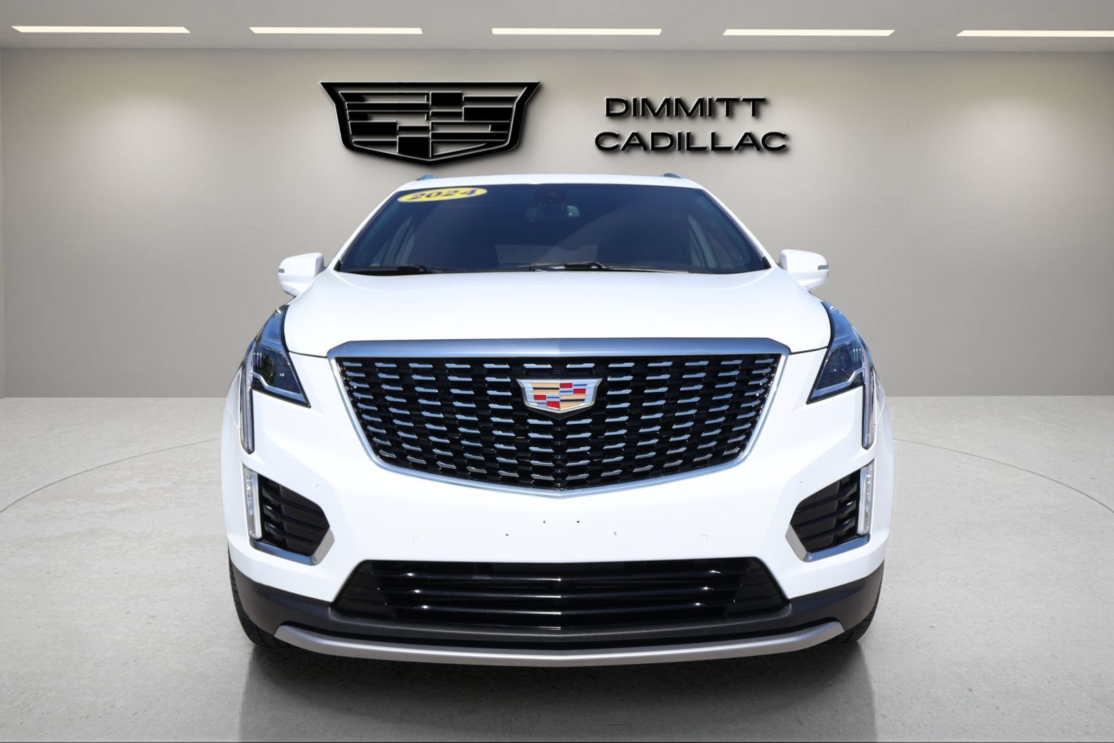 Used 2024 Cadillac XT5 Premium Luxury FWD image 2