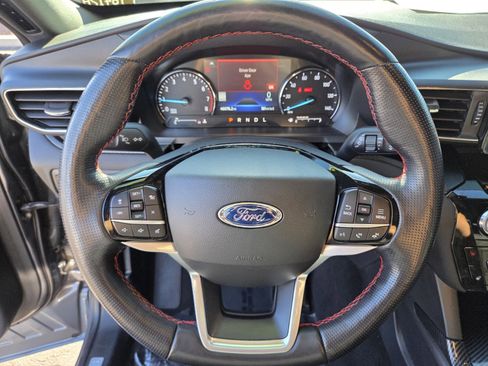 Certified 2022 Ford Explorer ST-Line w/ Class IV Trailer Tow Package image 19