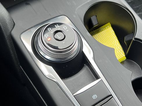 Used 2021 Ford Escape SE image 20