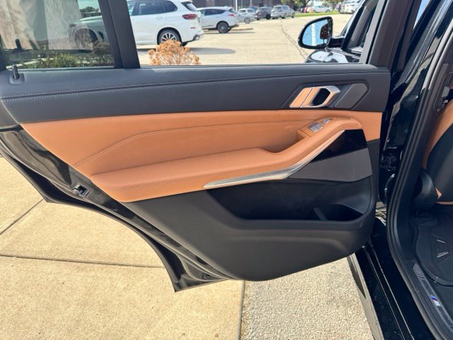 Certified 2025 BMW X7 xDrive40i w/ M Sport Package AWD/4WD image 13