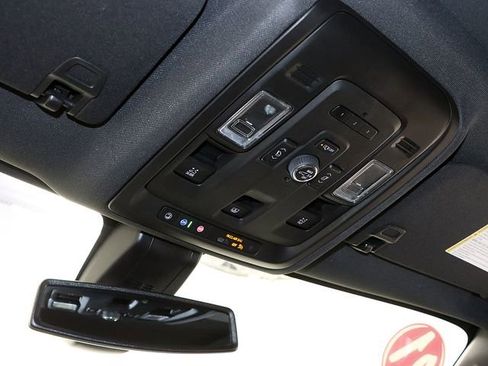 Used 2021 Chevrolet Tahoe Premier AWD/4WD image 24